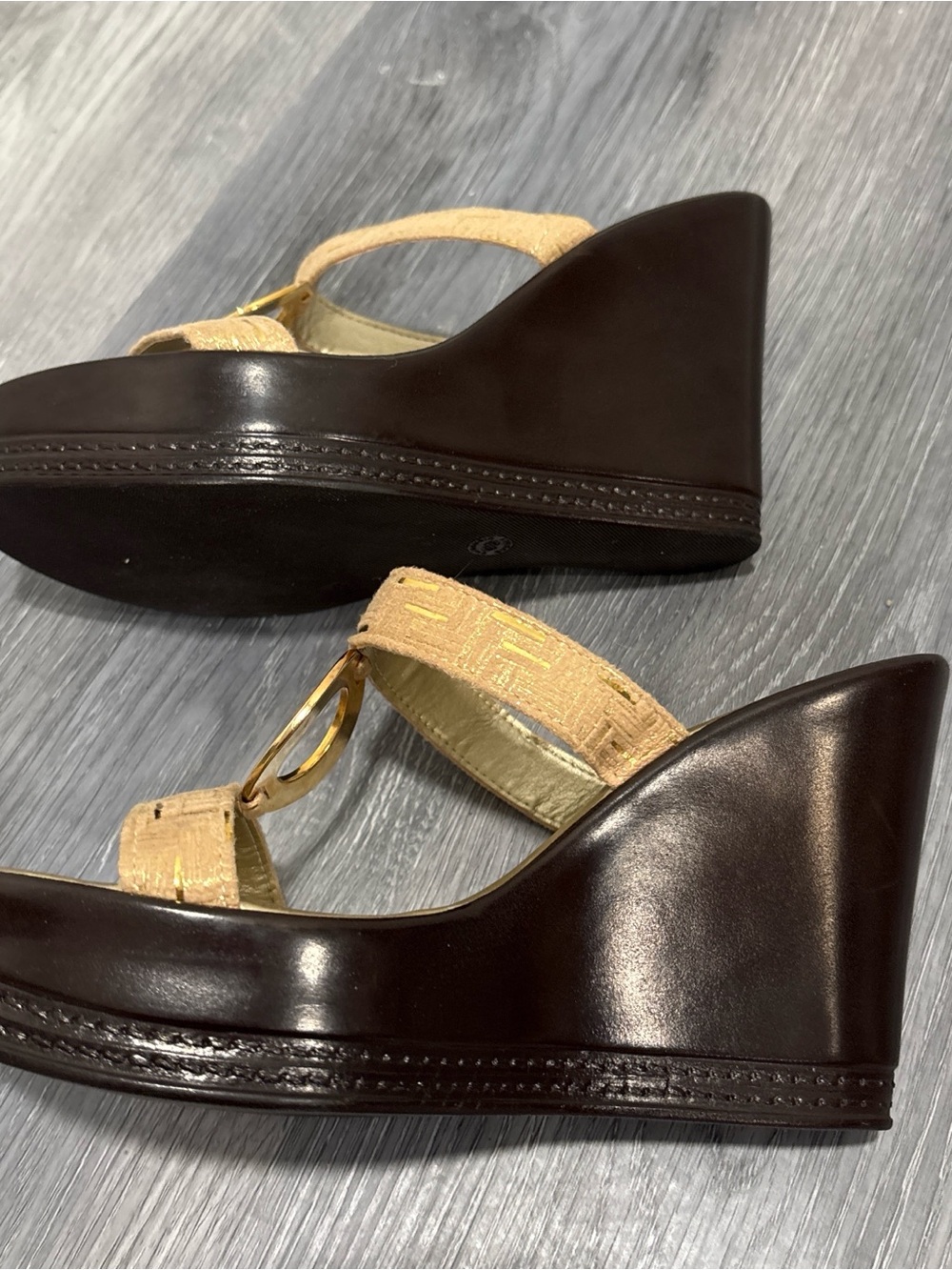 Italian Shoemakers Gold & Tan Slide Sandals with Decorative Ring. Never worn - Picture 2 of 5